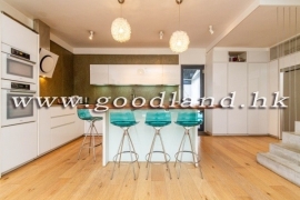 Clear Water Bay Renovated Garden Pool House for Sale
