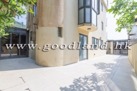 Sai Kung Detached House for Sale | Close to Main Road, Yard & 4 Bedrooms