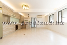 Sai Kung Detached House for Sale | Close to Main Road, Yard & 4 Bedrooms