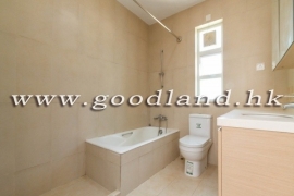 Sai Kung Detached House for Sale | Fenced Garden, Deeded Parking & Greenery View