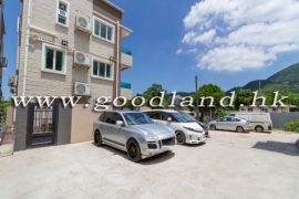 Sai Kung Detached House for Sale | Fenced Garden, Deeded Parking & Greenery View