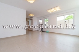 Sai Kung Detached House for Sale | Fenced Garden, Deeded Parking & Greenery View