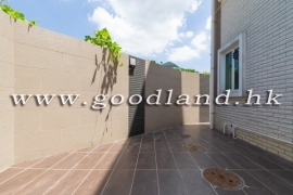 Sai Kung Detached House for Sale | Fenced Garden, Deeded Parking & Greenery View