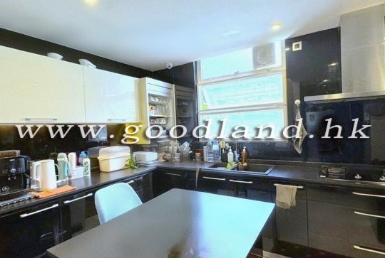 【Sai Kung End-Unit Villa For Sale】Private Garden & Pool | 2-BR Suite + Study