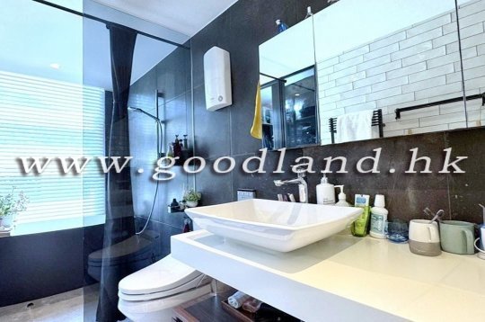 【Sai Kung End-Unit Villa For Sale】Private Garden & Pool | 2-BR Suite + Study