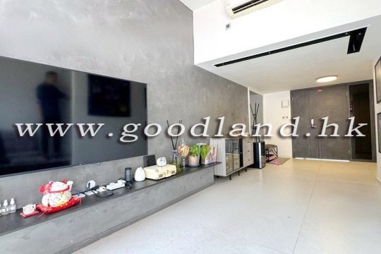 【Sai Kung End-Unit Villa For Sale】Private Garden & Pool | 2-BR Suite + Study