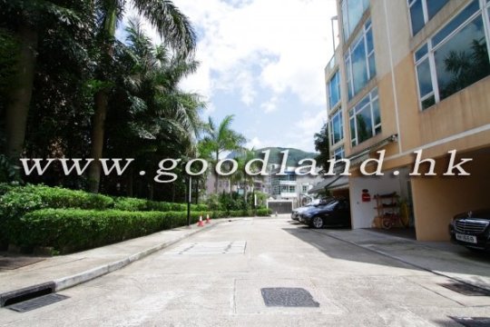 【Sai Kung End-Unit Villa For Sale】Private Garden & Pool | 2-BR Suite + Study