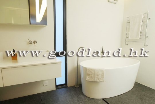 【Sai Kung Luxury Villa】3-BR (1 En-suite) | Tastefully Renovated