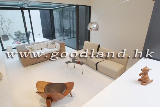 【Sai Kung Luxury Villa】3-BR (1 En-suite) | Tastefully Renovated