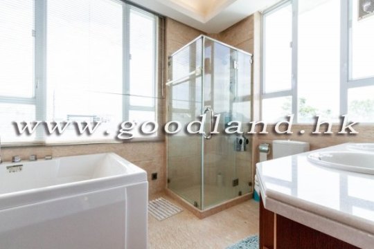 Sai Kung Villa For Sale Managed Complex