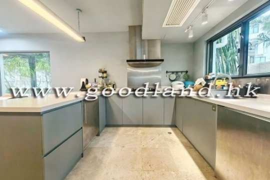 Sai Kung Villa For Sale Private Gate With Big Garden