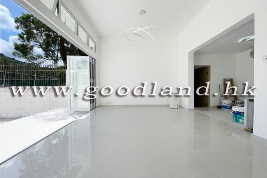 SAI KUNG Sea View Villa with Club Facilities For Sale