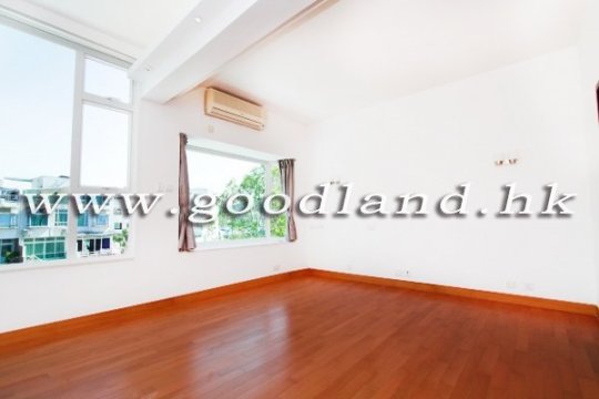 【Sai Kung Marina Cove Villa for Sale】Waterfront 5-BR with Private Pontoon