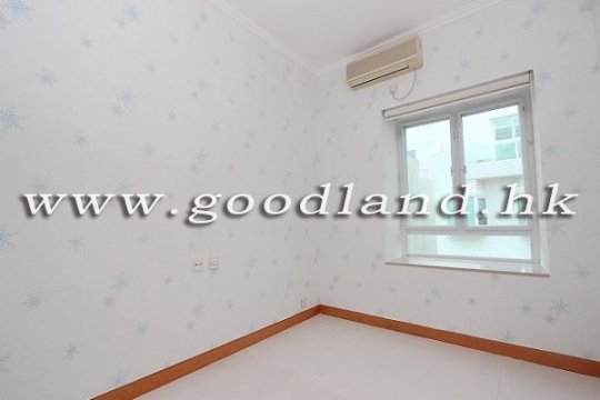 SAI KUNG Waterfront Villa in Well-Known Complex For Sale