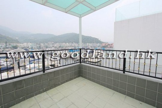 SAI KUNG Waterfront Villa in Well-Known Complex For Sale