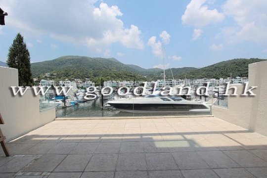SAI KUNG Waterfront Villa in Well-Known Complex For Sale