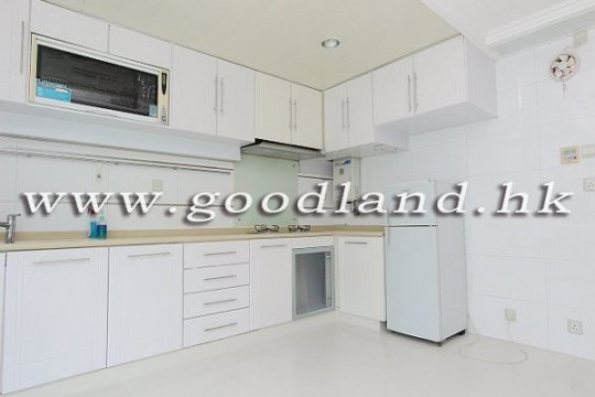 SAI KUNG Waterfront Villa in Well-Known Complex For Sale