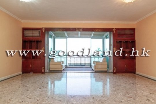 SAI KUNG Walk to Town Family Villa For Sale