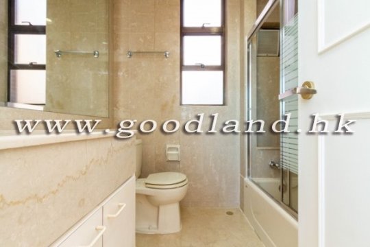SAI KUNG Walk to Town Family Villa For Sale