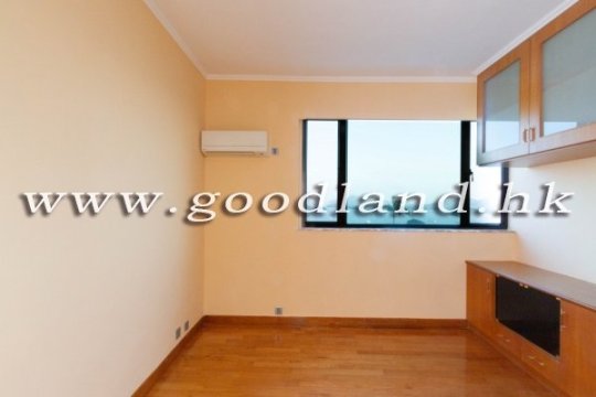 SAI KUNG Walk to Town Family Villa For Sale