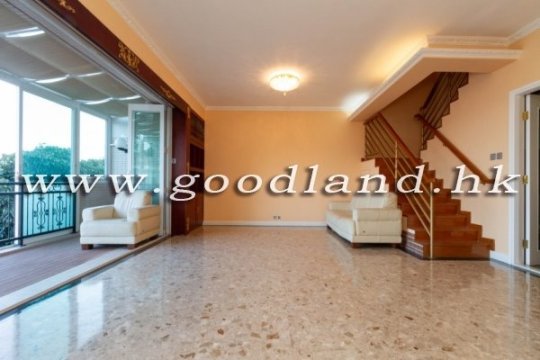 SAI KUNG Walk to Town Family Villa For Sale