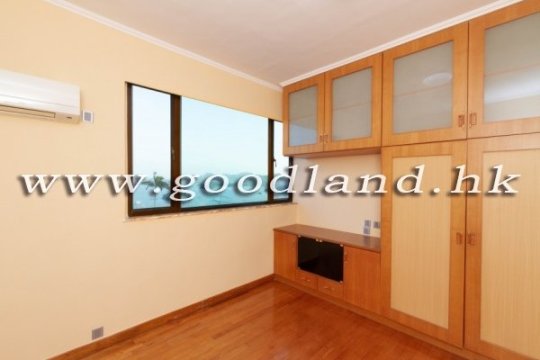 SAI KUNG Walk to Town Family Villa For Sale
