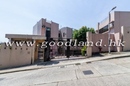 SAI KUNG Walk to Town Family Villa For Sale