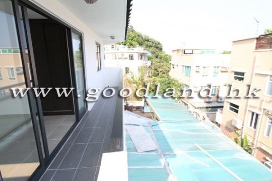 CLEAR WATER BAY Upper Duplex Village House with Private Roof and Greenery View For Rent