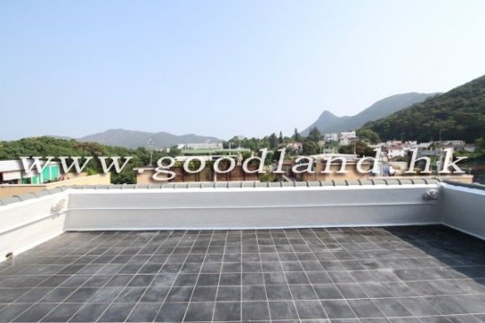 CLEAR WATER BAY Upper Duplex Village House with Private Roof and Greenery View For Rent