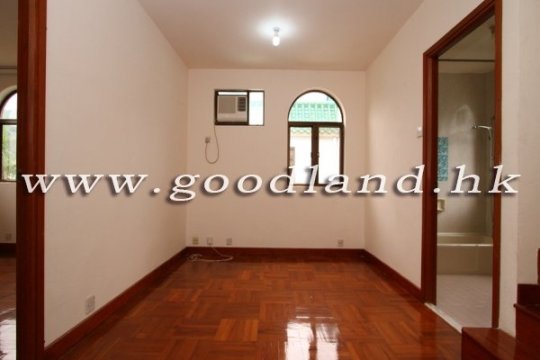 CLEAR WATER BAY Expat Community Village House with Garden and Sea View For Rent