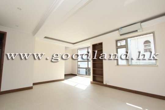 SAI KUNG Village House For Sale | Prime Location, Renovated & Spacious Living