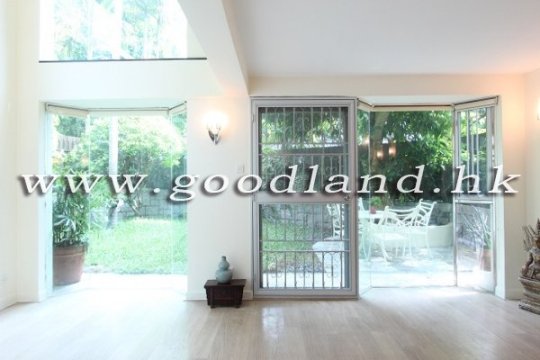 CLEAR WATER BAY Village House with Huge Lawn Garden For Sale