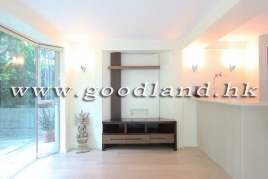 CLEAR WATER BAY Village House with Huge Lawn Garden For Sale