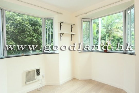CLEAR WATER BAY Village House with Huge Lawn Garden For Sale