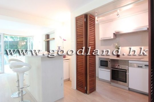 CLEAR WATER BAY Village House with Huge Lawn Garden For Sale
