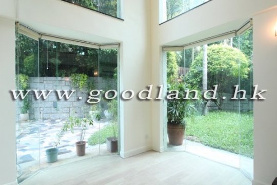 CLEAR WATER BAY Village House with Huge Lawn Garden For Sale