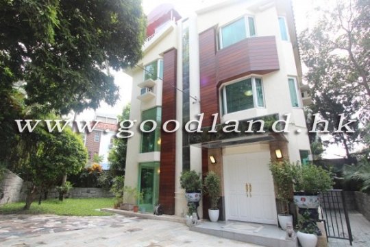 CLEAR WATER BAY Village House with Huge Lawn Garden For Sale