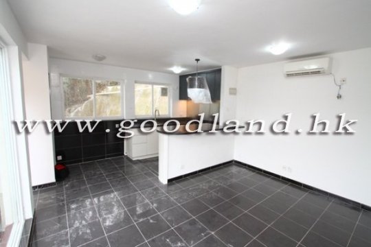 CLEAR WATER BAY Village House with Big Garden For Sale