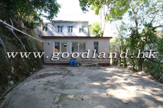 CLEAR WATER BAY Village House with Big Garden For Sale