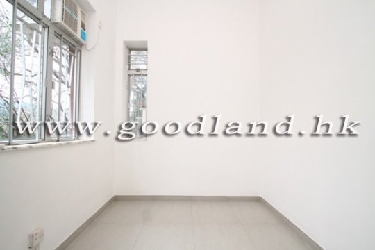 CLEAR WATER BAY Village House with Big Garden For Sale