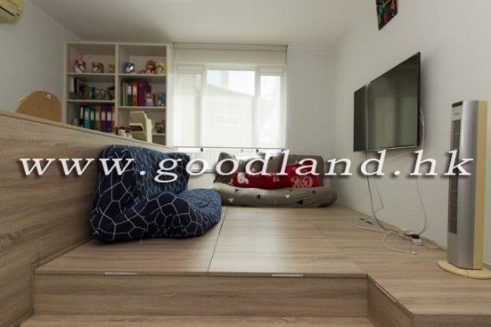 CLEAR WATER BAY Village House with Lawn Garden For Sale