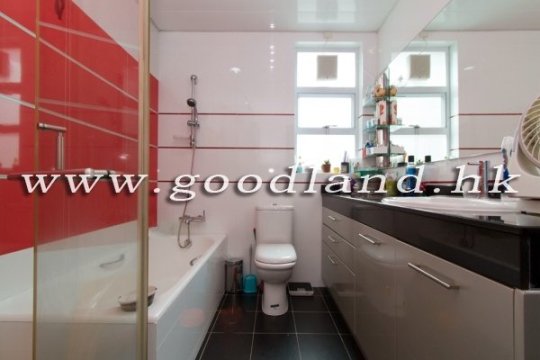 CLEAR WATER BAY Village House with Lawn Garden For Sale
