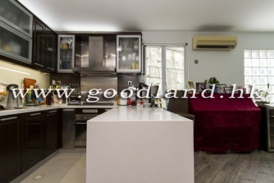 CLEAR WATER BAY Village House with Lawn Garden For Sale