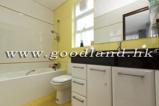 CLEAR WATER BAY Village House with Lawn Garden For Sale
