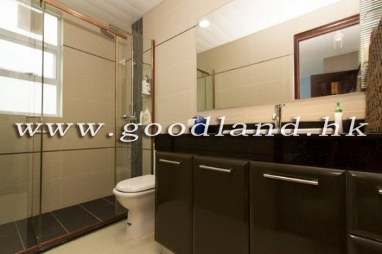 CLEAR WATER BAY Village House with Lawn Garden For Sale
