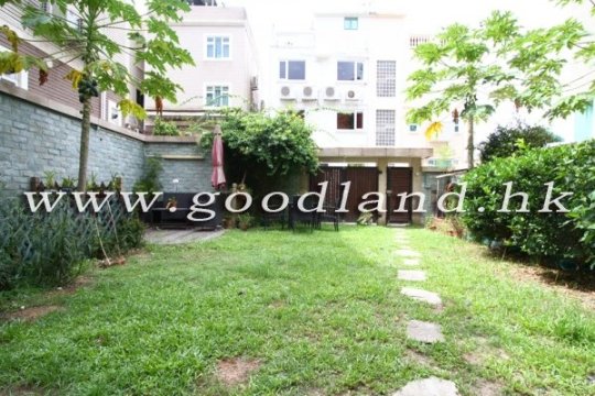 CLEAR WATER BAY Village House with Lawn Garden For Sale