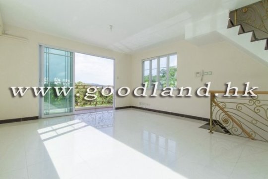 CLEAR WATER BAY Sea View Village House with Spacious Layout For Sale