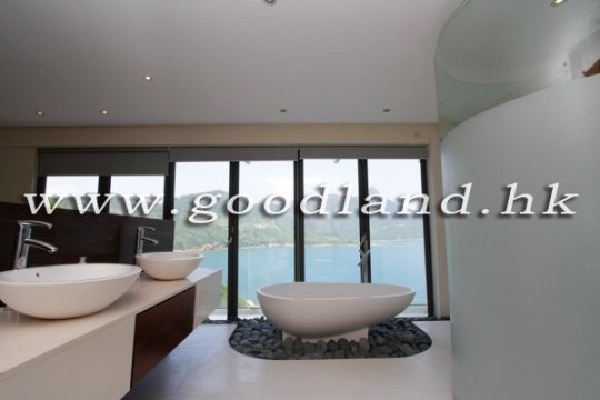 CLEAR WATER BAY Garden Village House with Spacious Layout For Sale