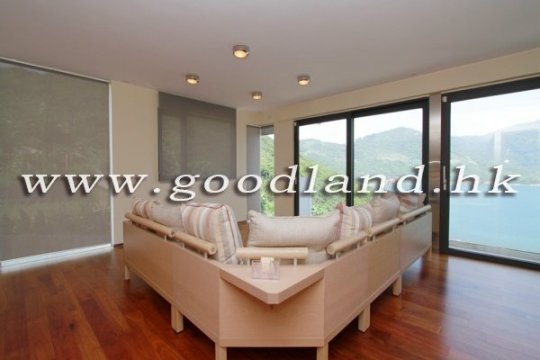 CLEAR WATER BAY Garden Village House with Spacious Layout For Sale