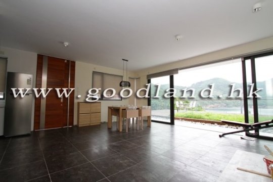 CLEAR WATER BAY Garden Village House with Spacious Layout For Sale